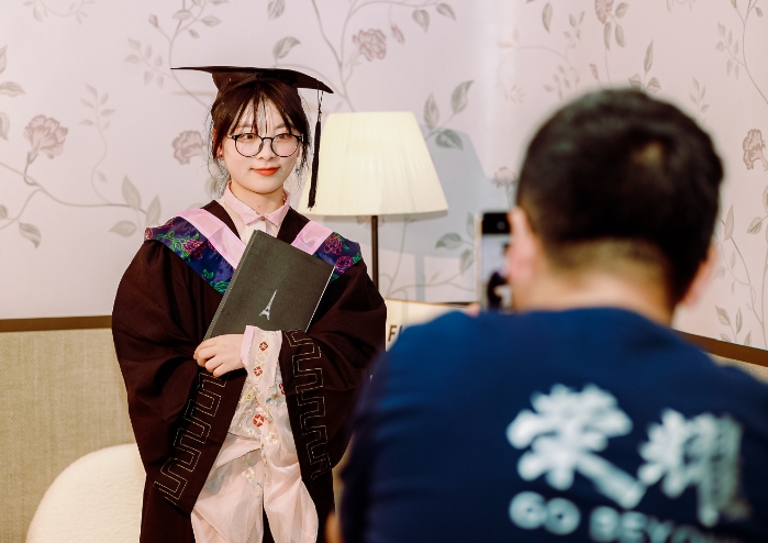 荣耀200系列初体验：手机也能拍出2万一张同款雅顾人像写真