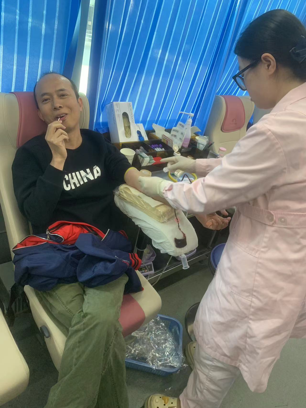 邮储银行闽清县支行组织员工积极参加爱心献血活动